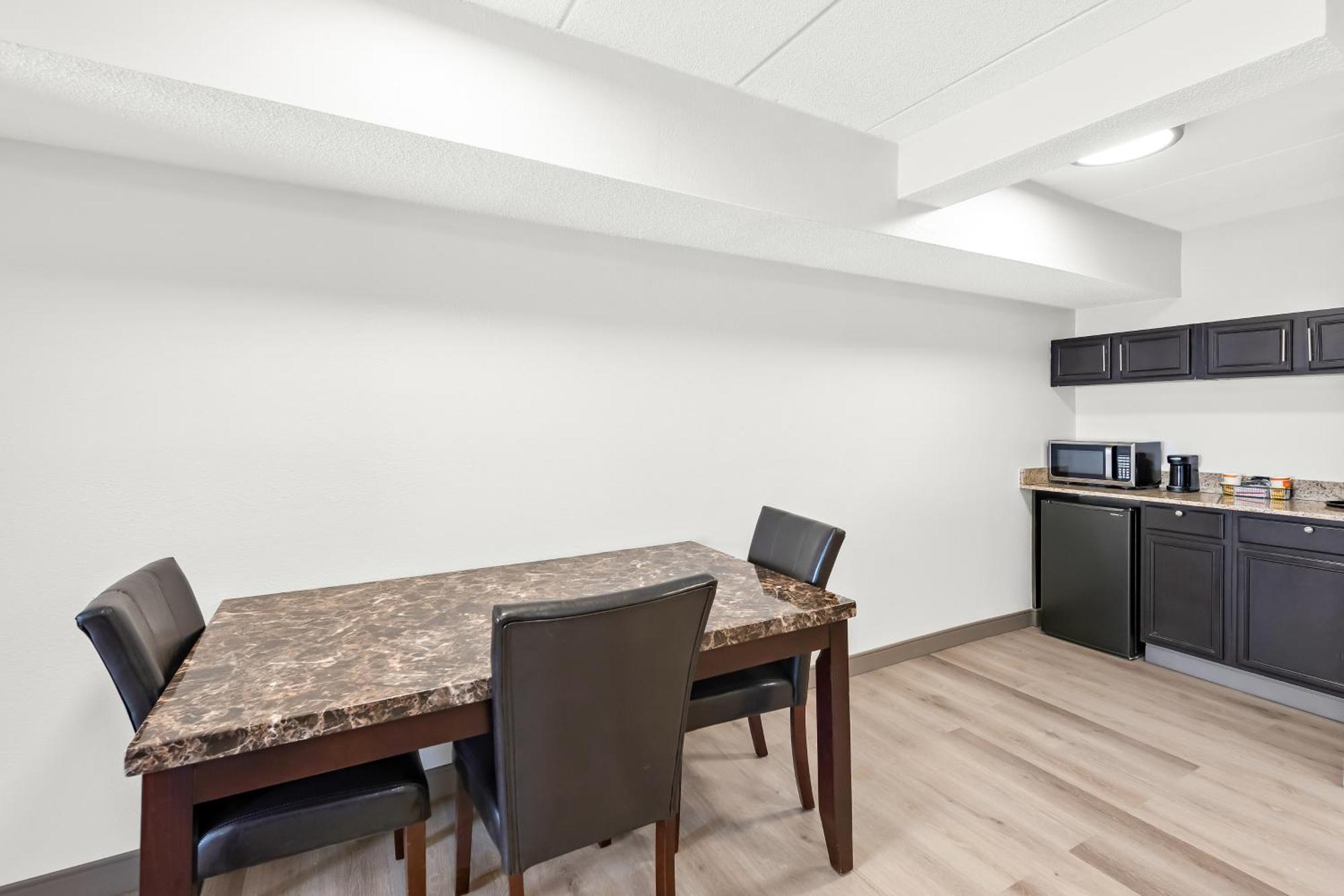 Comfort Suites Columbus Bagian luar foto