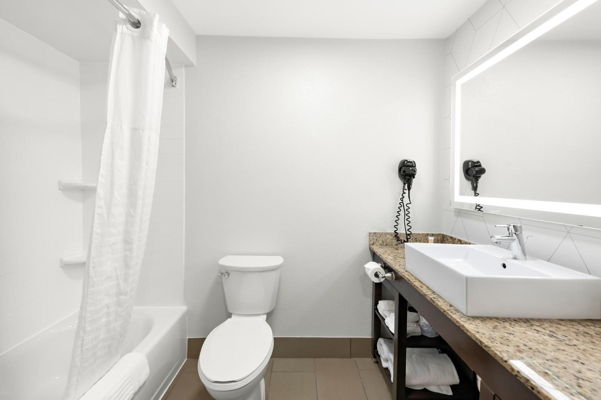 Comfort Suites Columbus Bagian luar foto