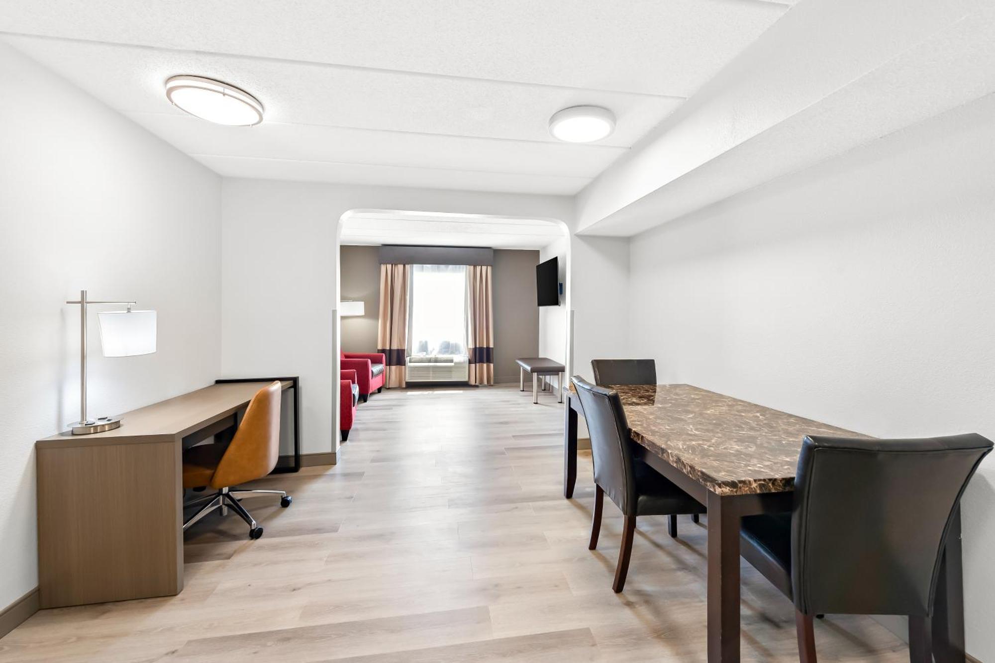 Comfort Suites Columbus Bagian luar foto