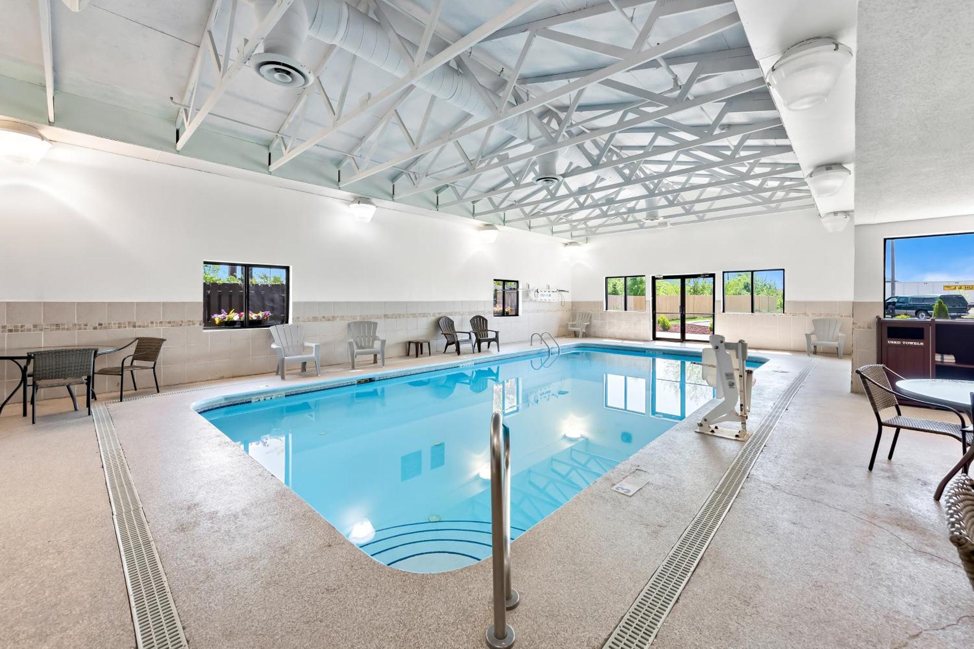 Comfort Suites Columbus Bagian luar foto