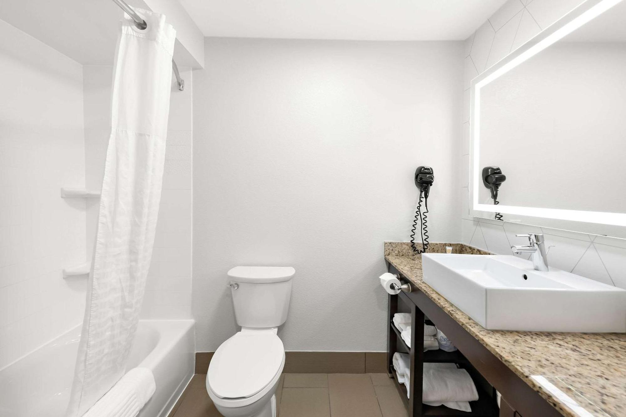 Comfort Suites Columbus Bagian luar foto