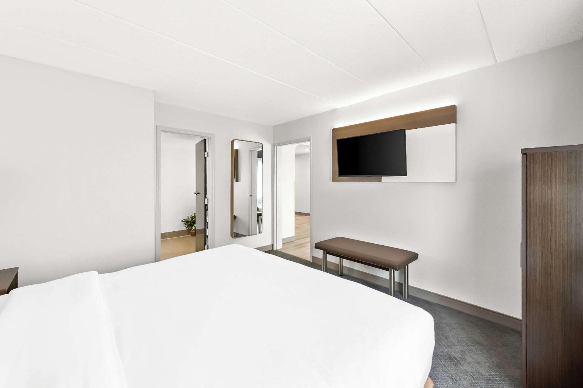 Comfort Suites Columbus Bagian luar foto