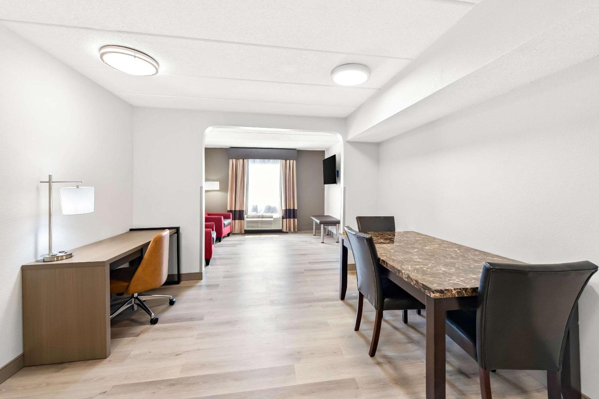 Comfort Suites Columbus Bagian luar foto