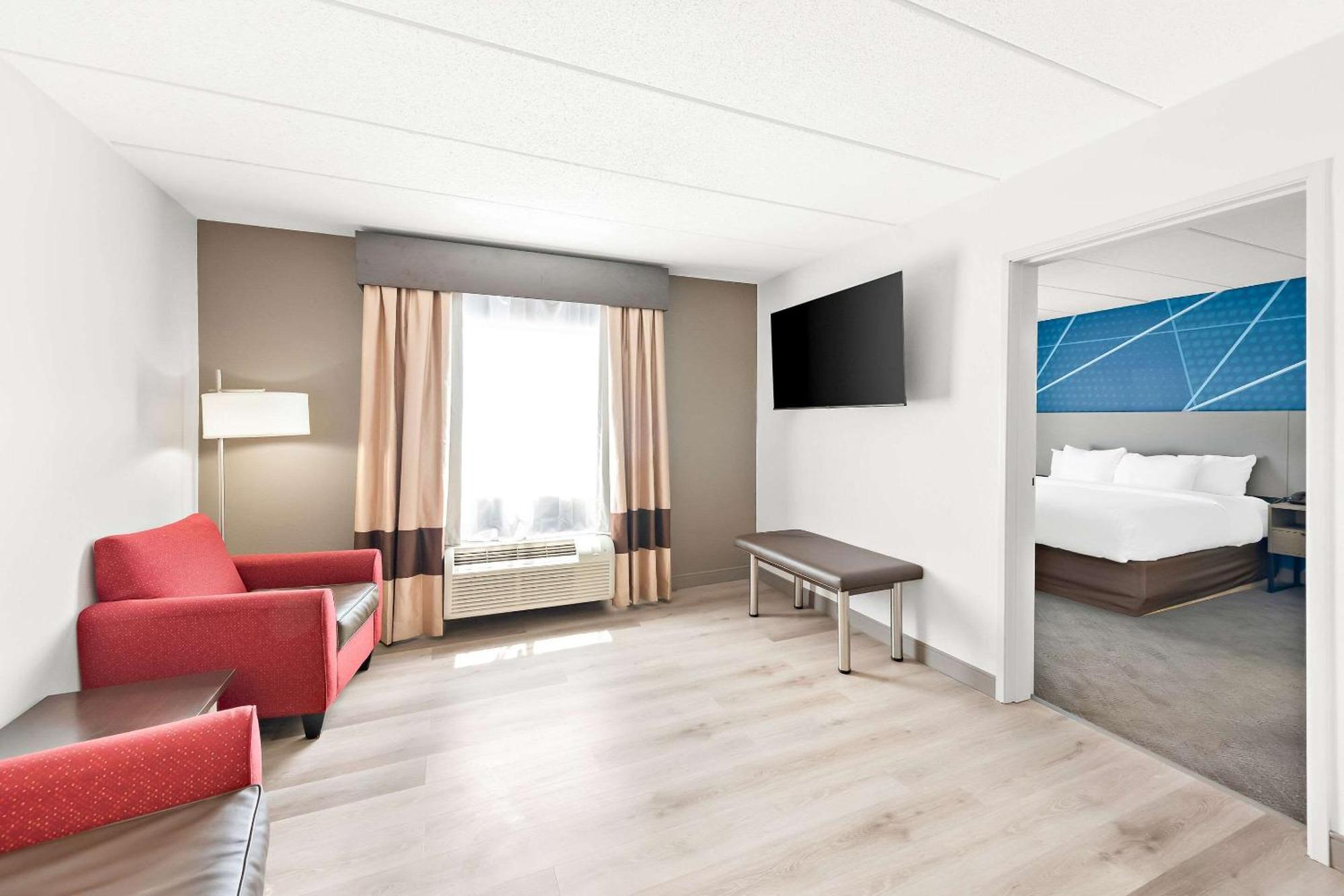 Comfort Suites Columbus Bagian luar foto
