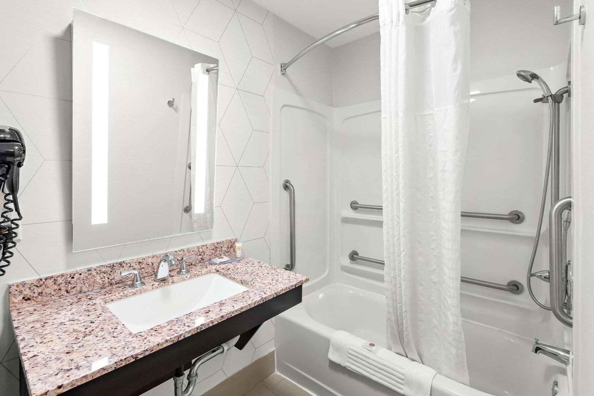 Comfort Suites Columbus Bagian luar foto